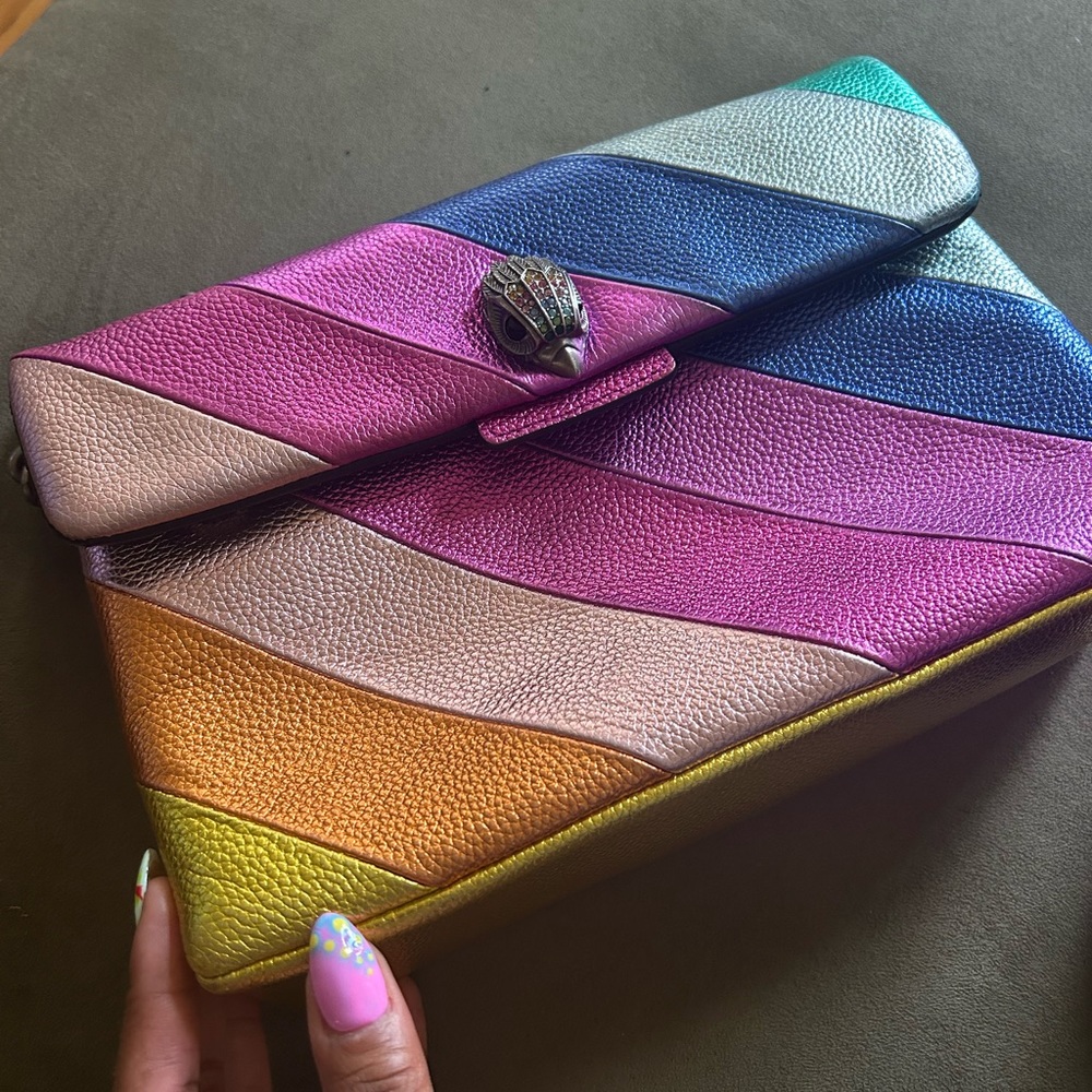 Medium cross body